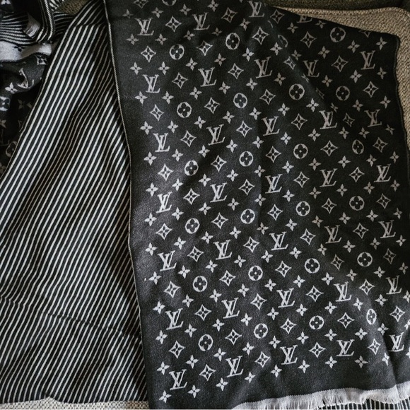Louis Vuitton wool silk Monogram line black grey scarf M71226 - Picture 4 of 4